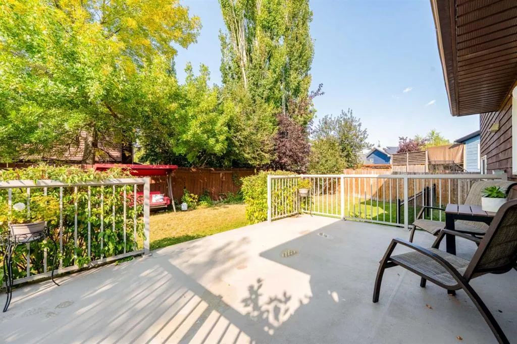 15 Deer Bay SE
