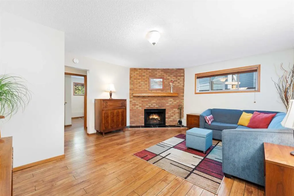 15 Deer Bay SE