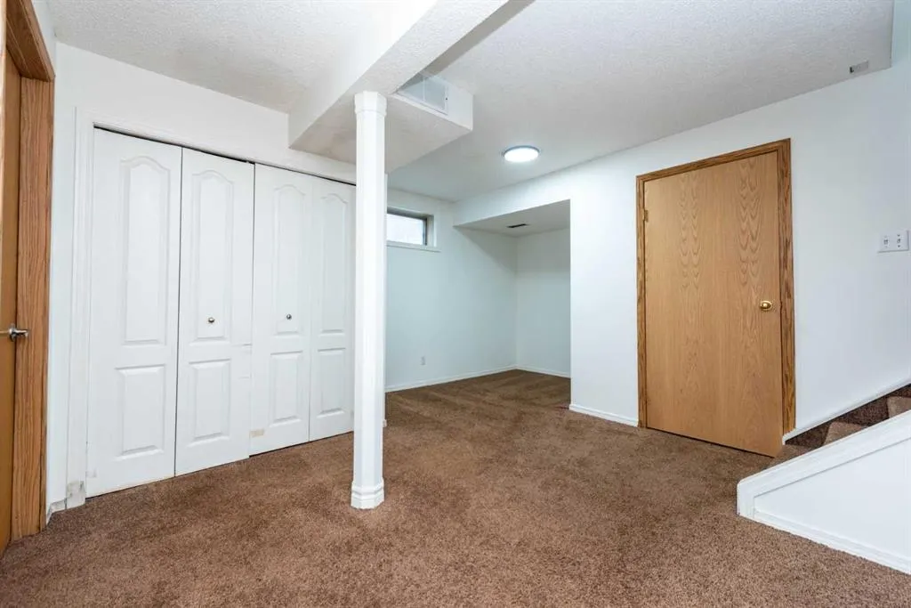 216 Hidden Hills Road NW