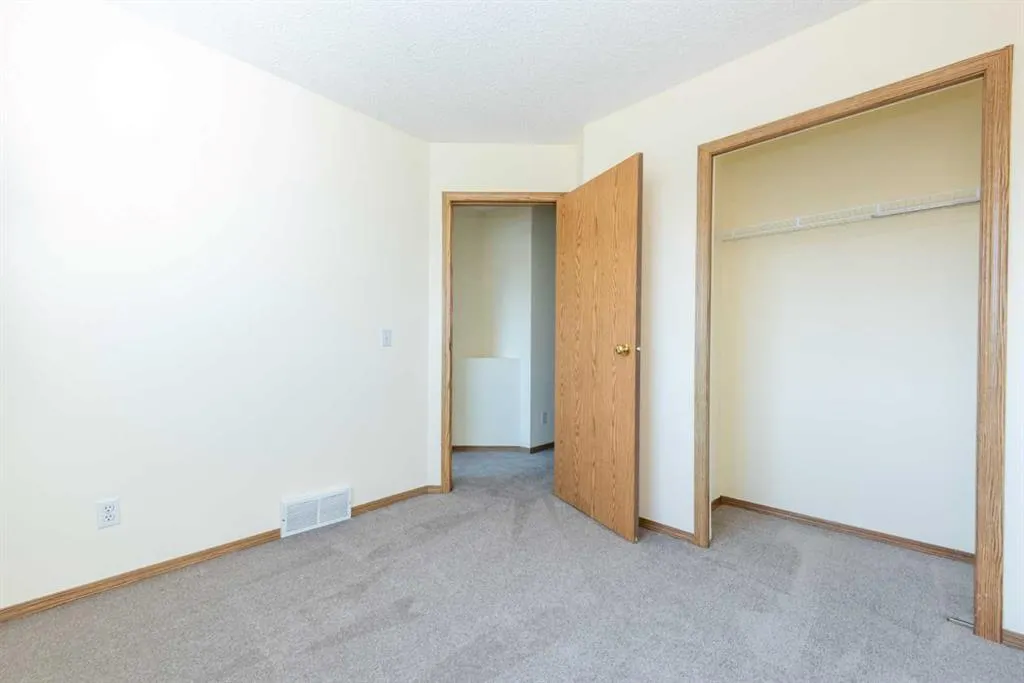 216 Hidden Hills Road NW