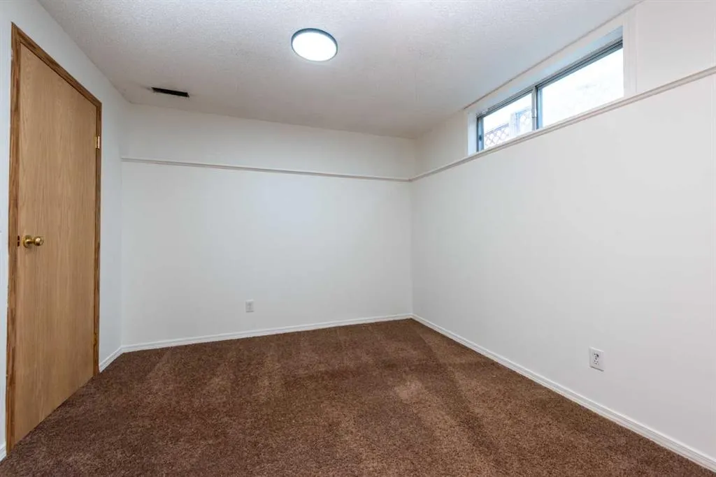 216 Hidden Hills Road NW