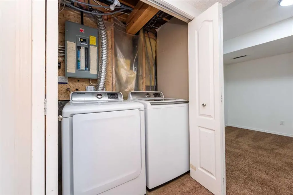 216 Hidden Hills Road NW