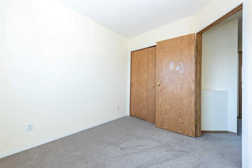 216 Hidden Hills Road NW