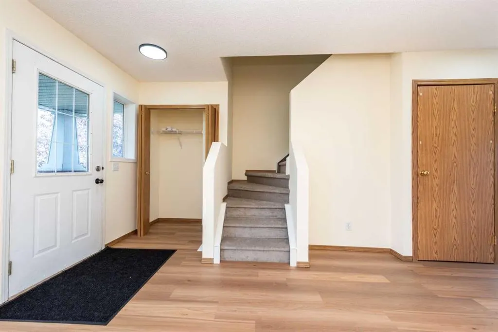 216 Hidden Hills Road NW