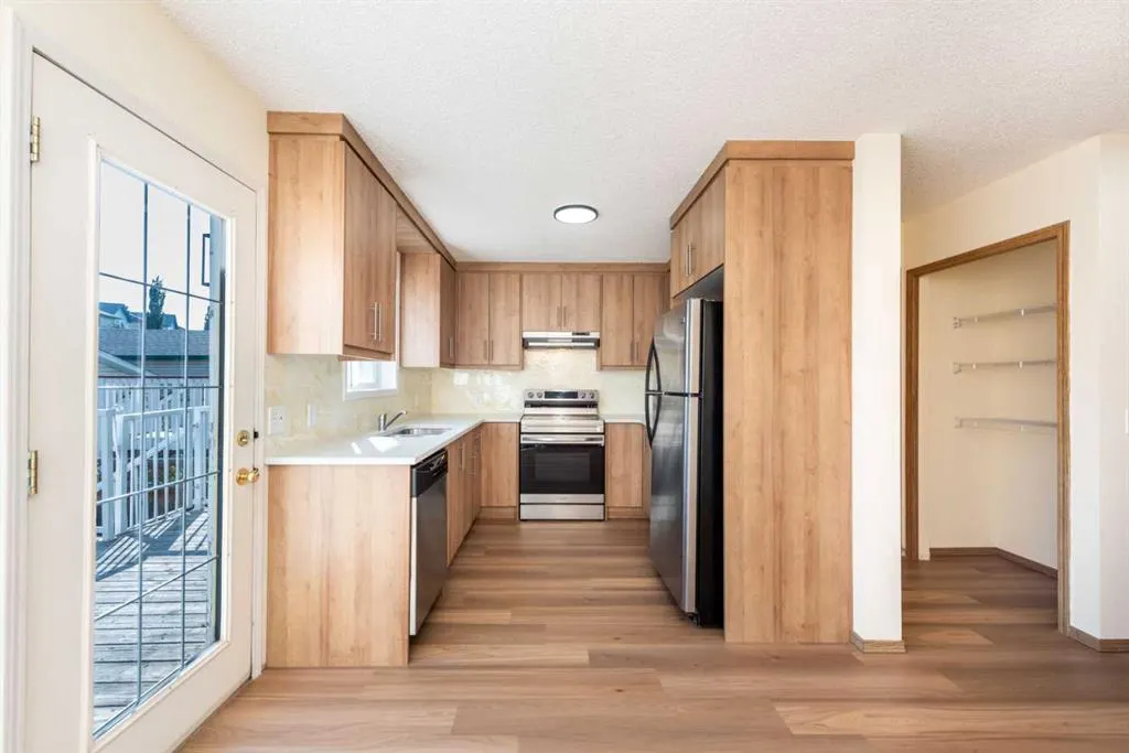 216 Hidden Hills Road NW