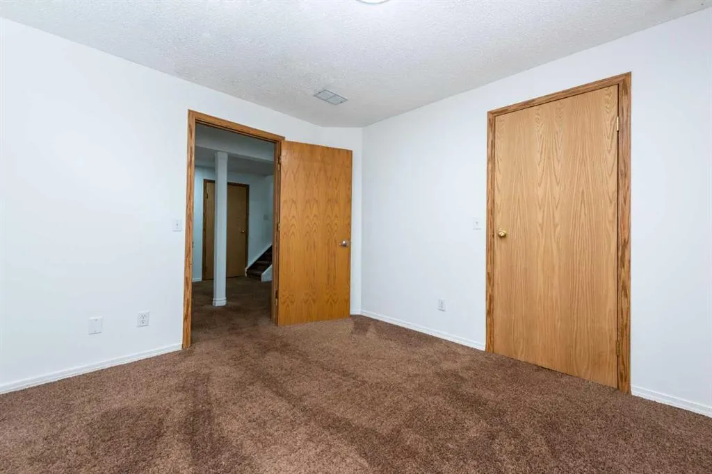 216 Hidden Hills Road NW