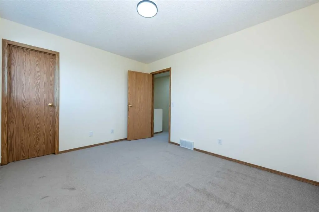 216 Hidden Hills Road NW