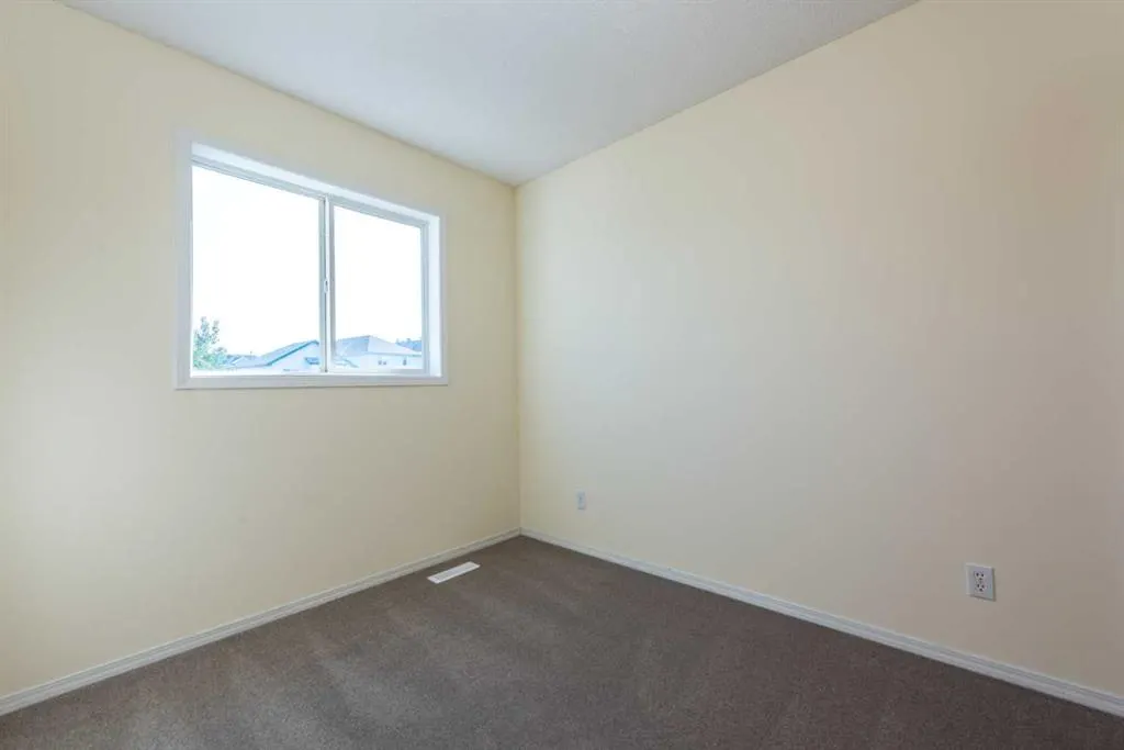 216 Hidden Hills Road NW