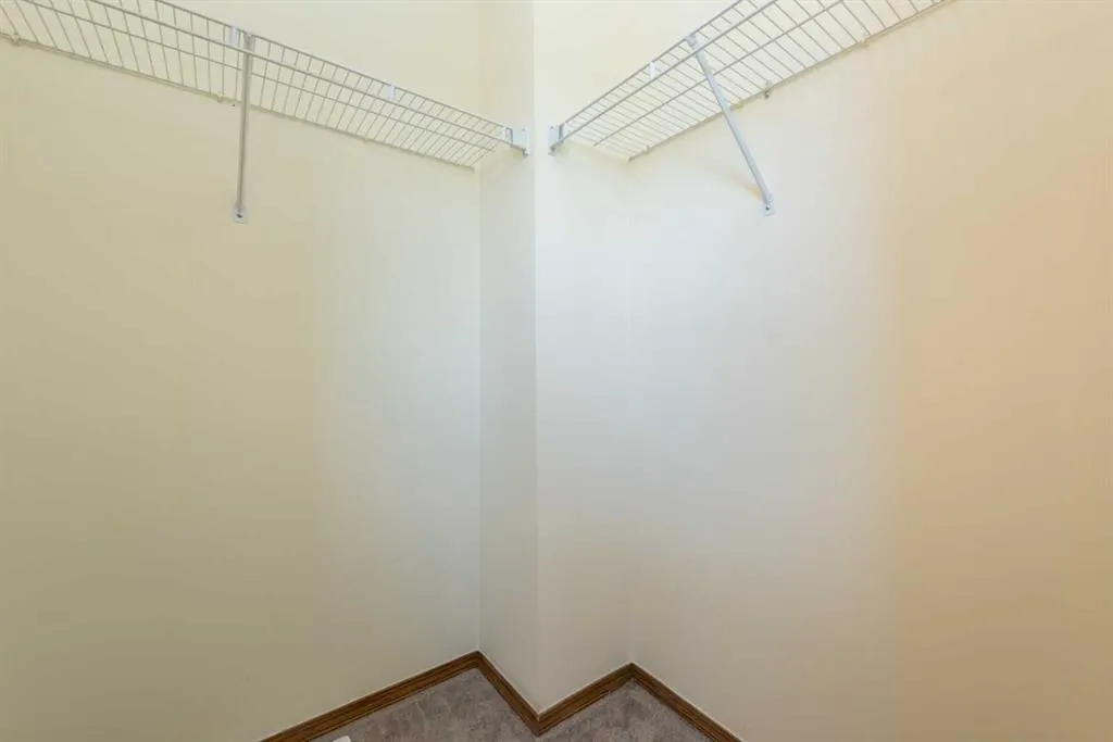 216 Hidden Hills Road NW