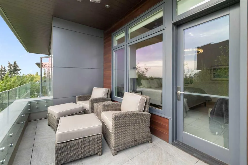 3030 17 Street SW, #302