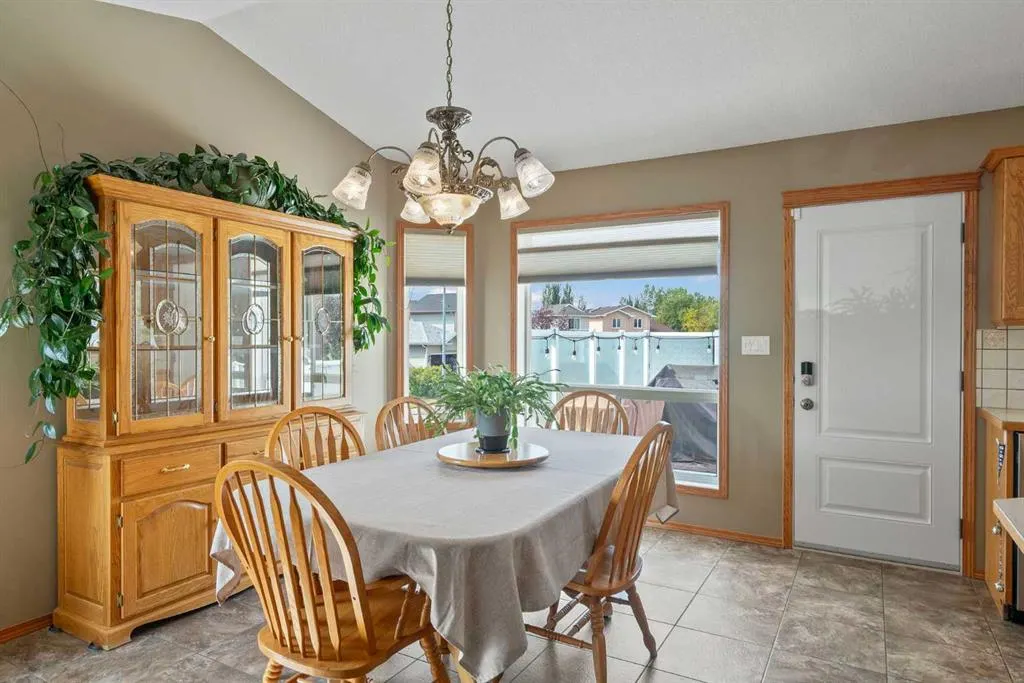 65 Canoe Circle SW