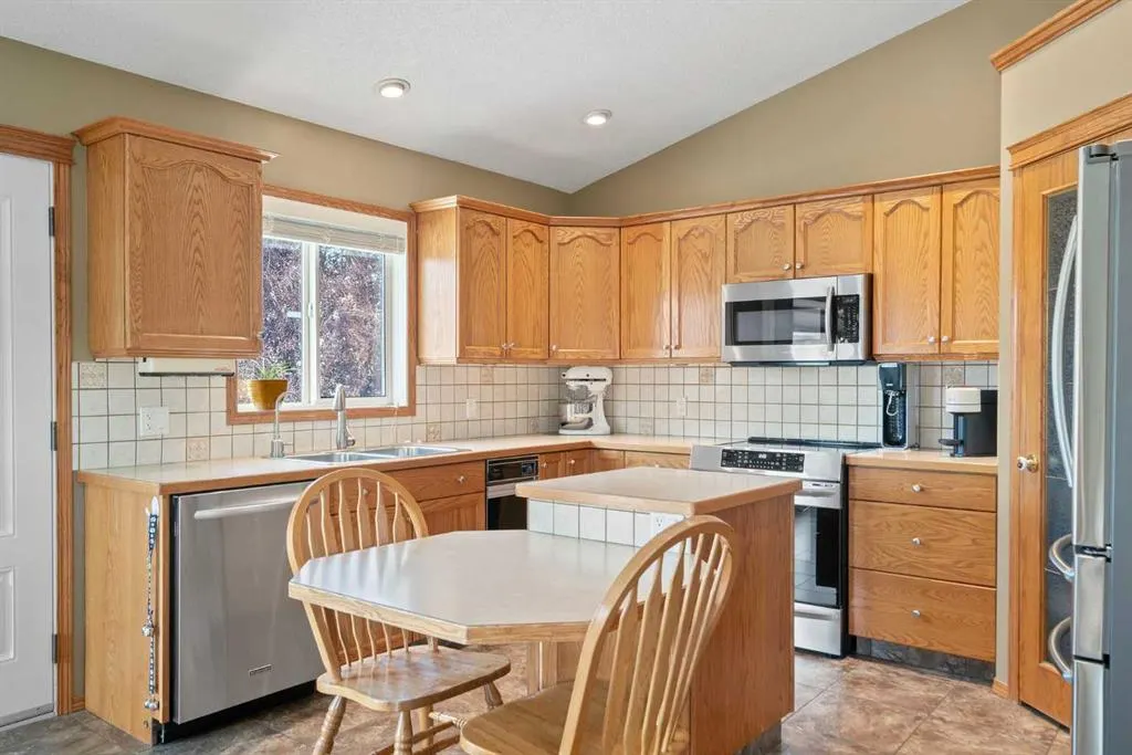 65 Canoe Circle SW