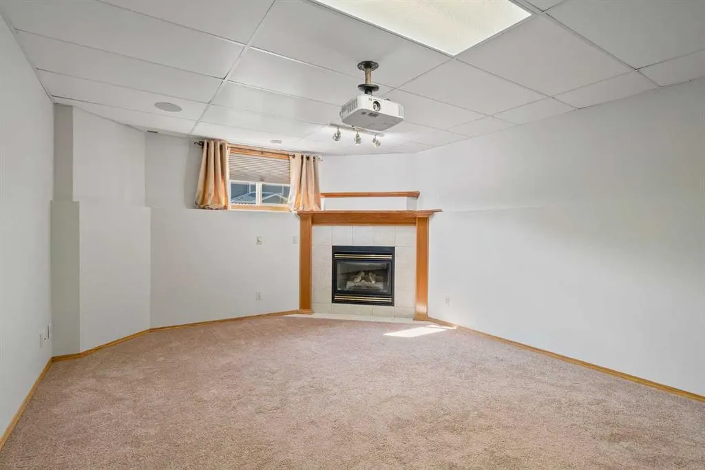 65 Canoe Circle SW