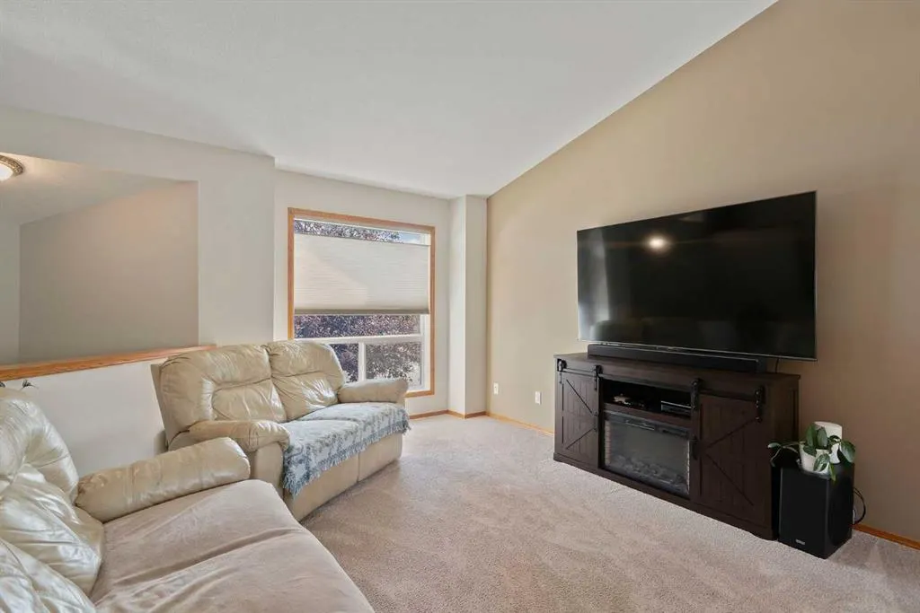 65 Canoe Circle SW