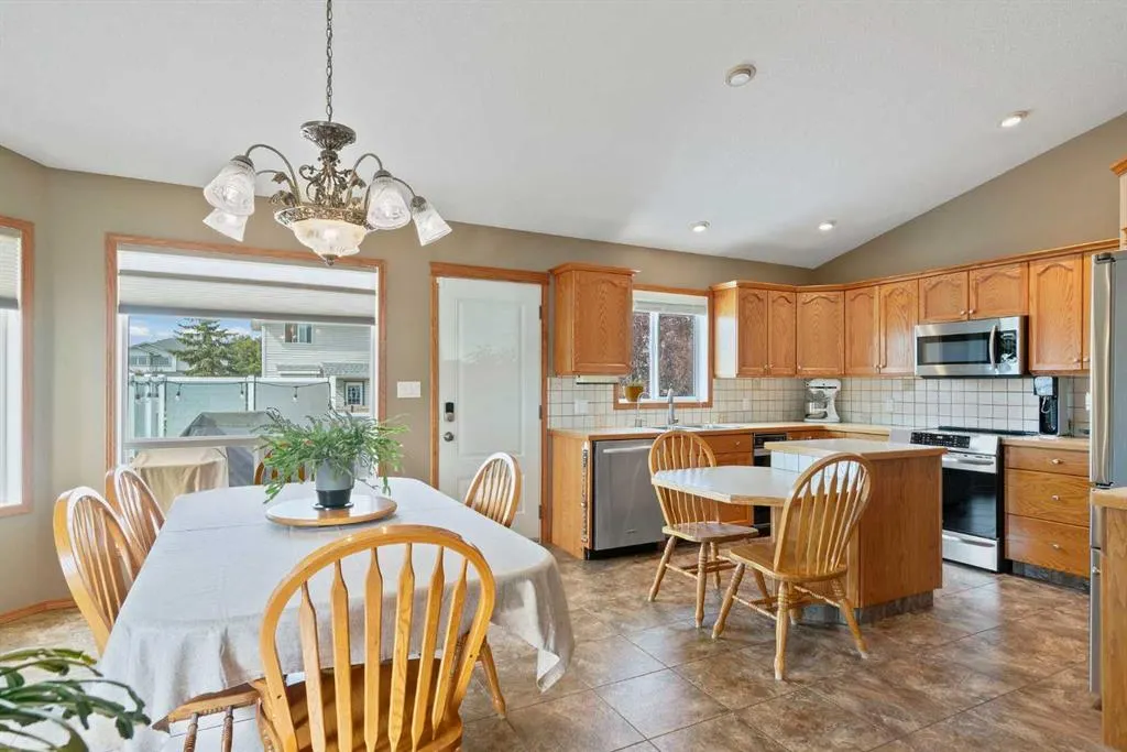 65 Canoe Circle SW