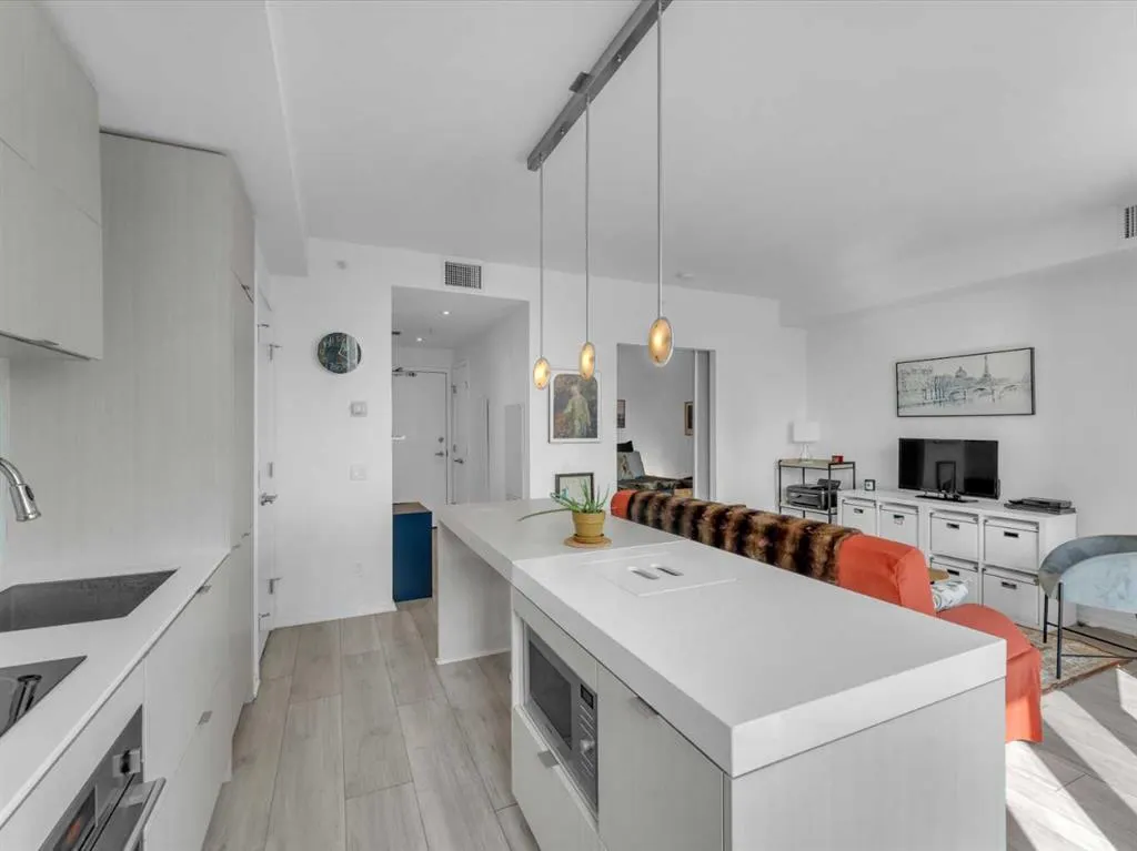 615 6 Avenue SE, #403