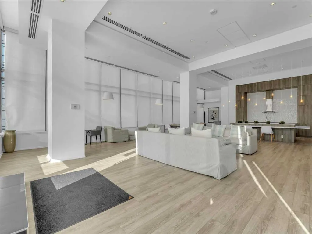 615 6 Avenue SE, #403