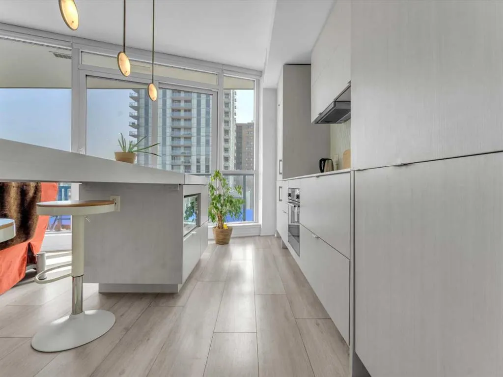 615 6 Avenue SE, #403
