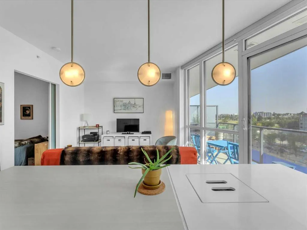 615 6 Avenue SE, #403