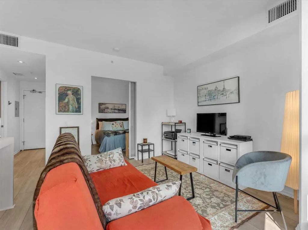 615 6 Avenue SE, #403