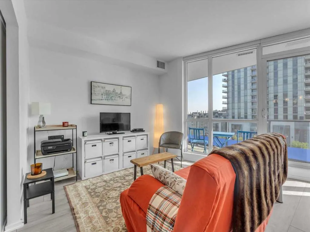 615 6 Avenue SE, #403