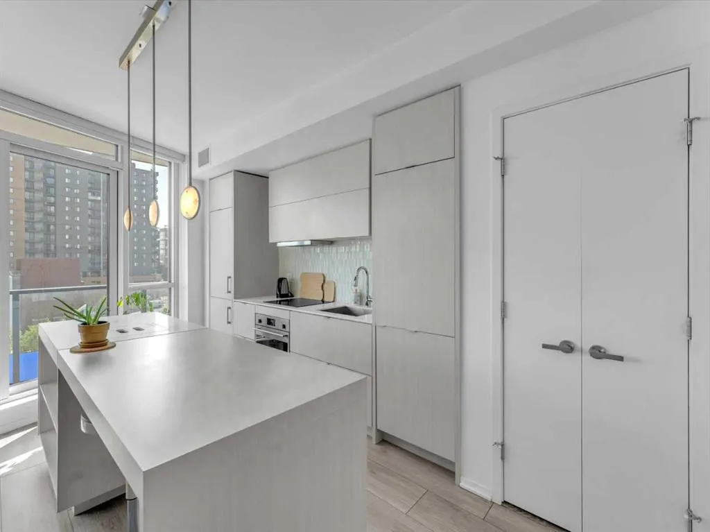 615 6 Avenue SE, #403