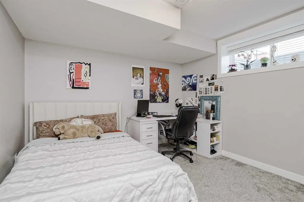 96 Skyview Parade NE