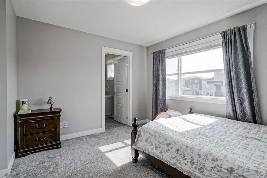 96 Skyview Parade NE