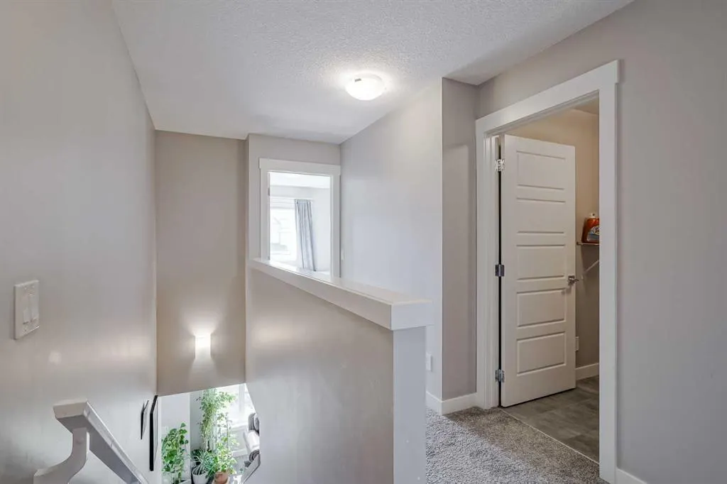 96 Skyview Parade NE