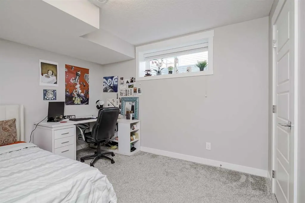 96 Skyview Parade NE