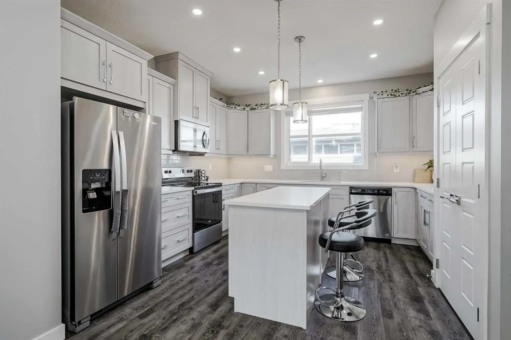 96 Skyview Parade NE