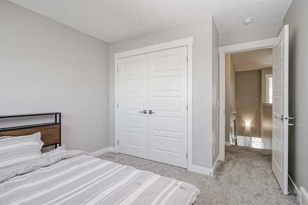 96 Skyview Parade NE