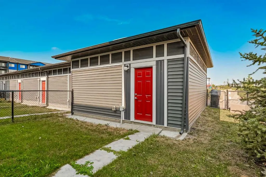 96 Skyview Parade NE