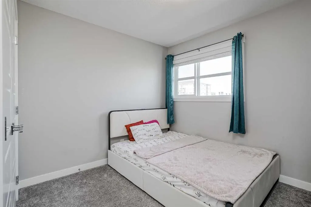 96 Skyview Parade NE