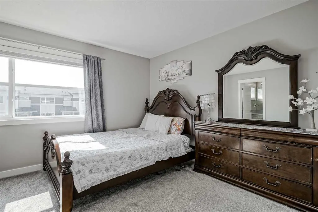 96 Skyview Parade NE