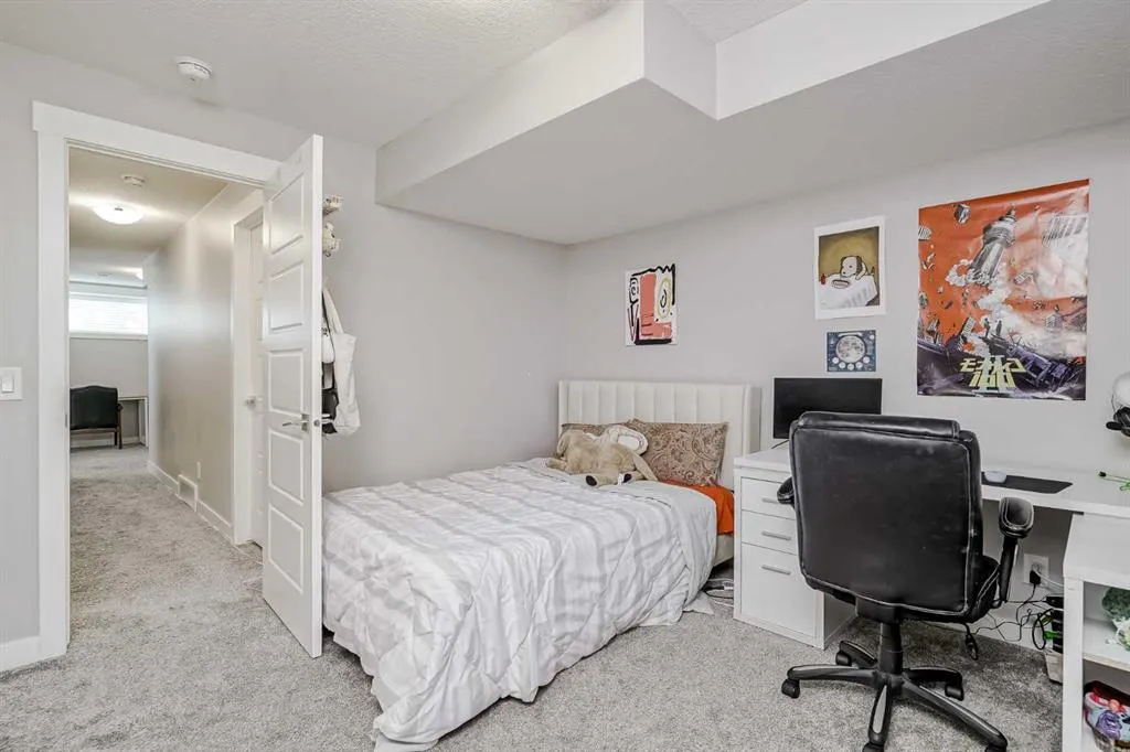 96 Skyview Parade NE