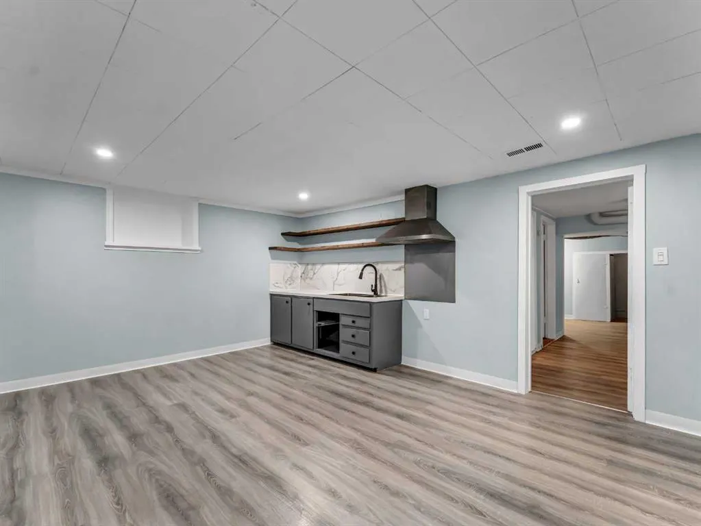 11 1 Street SE