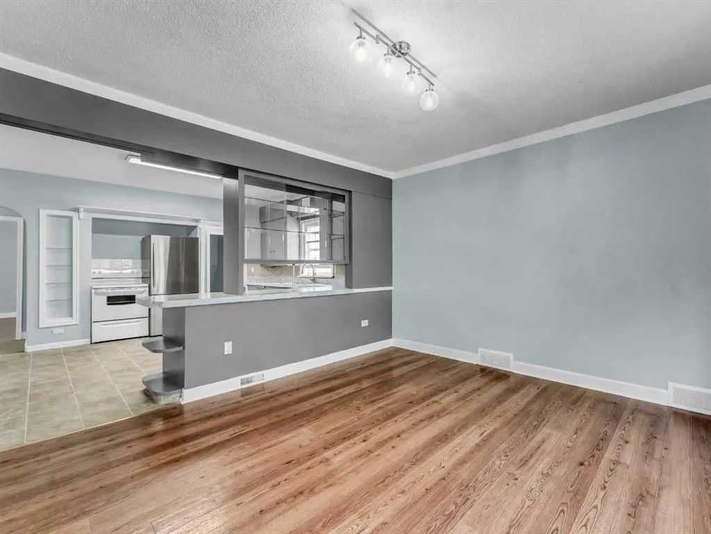 11 1 Street SE