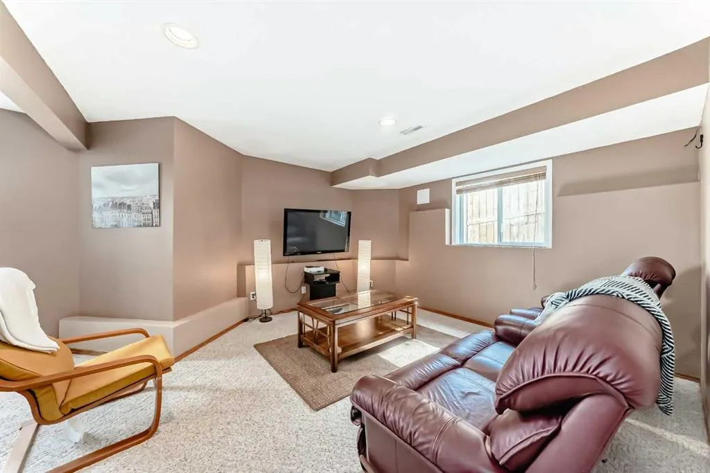 170 Shawbrooke Green SW