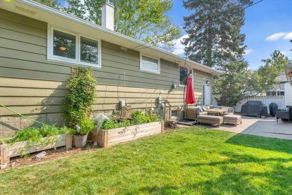 427 Capri Avenue NW