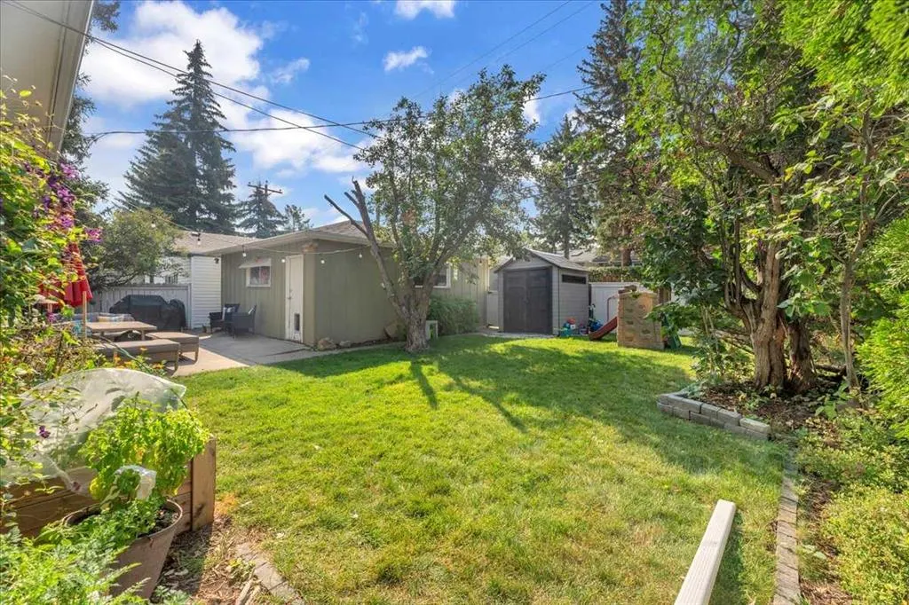 427 Capri Avenue NW