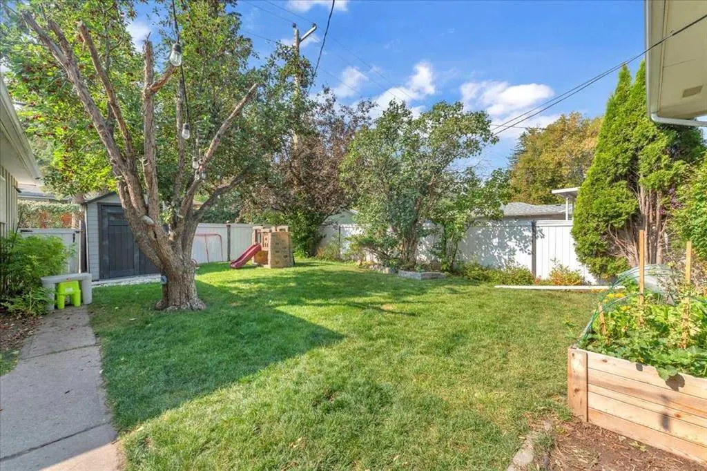 427 Capri Avenue NW