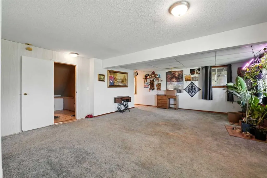 338123 80 Street E