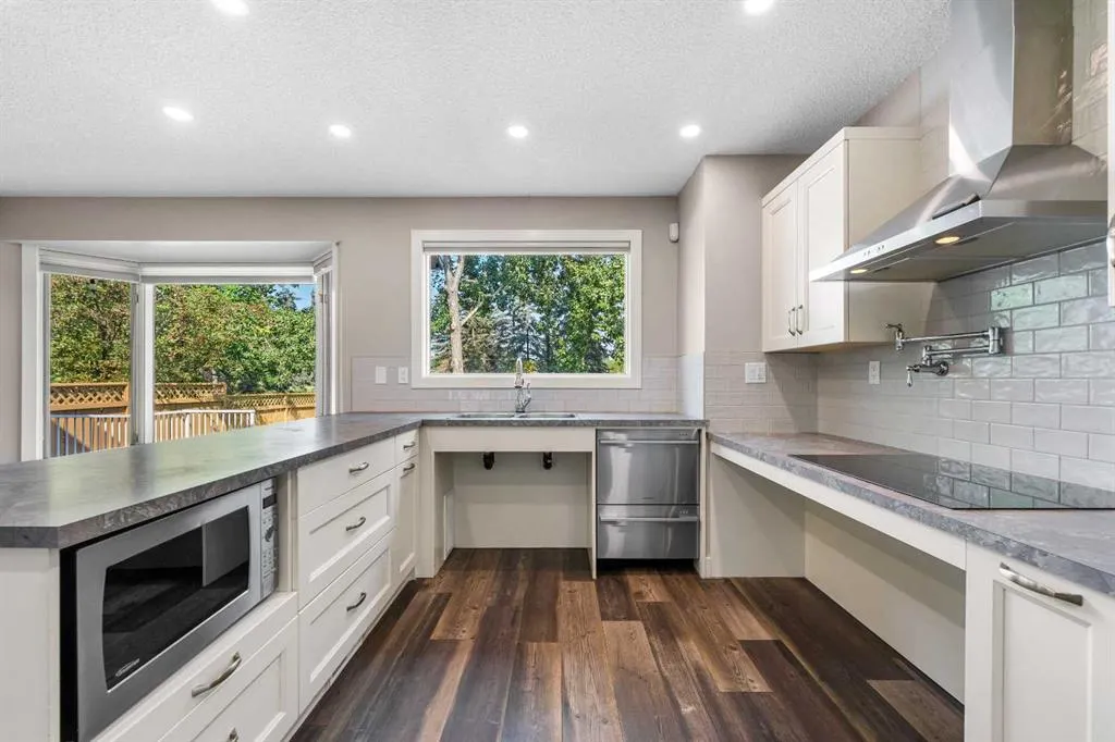 14 Douglasbank Drive SE