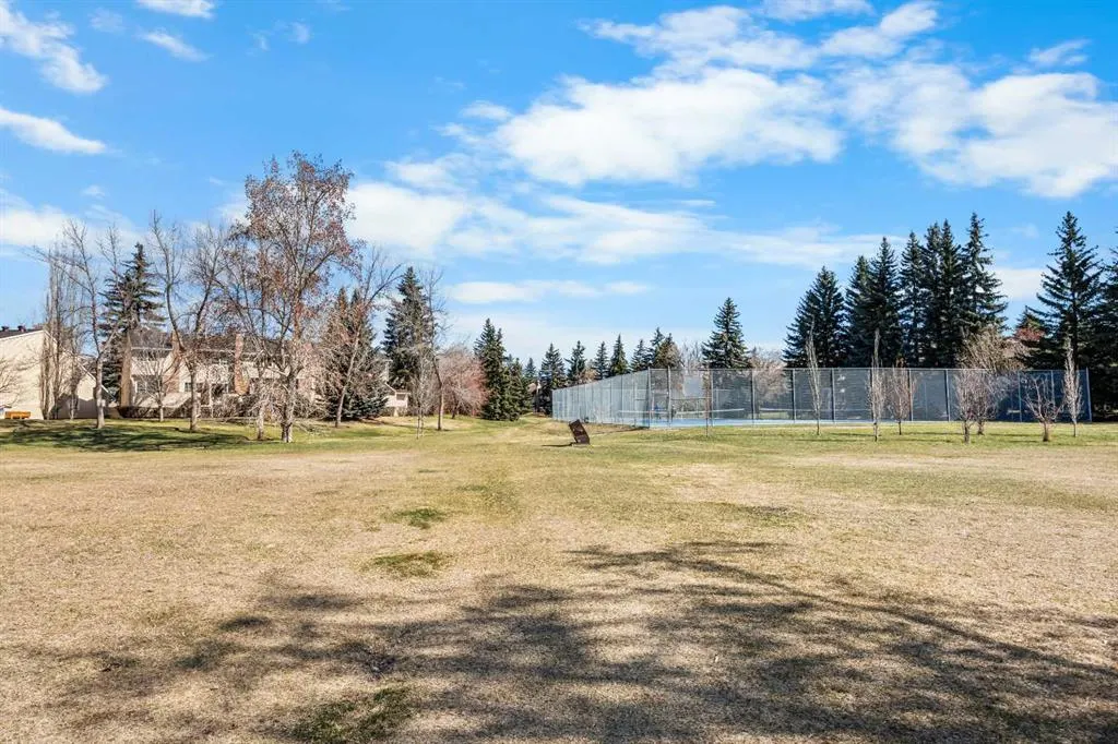 322 Point Mckay Gardens NW