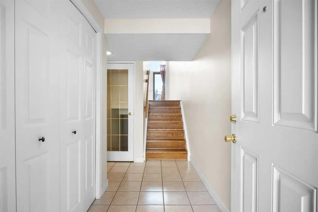 322 Point Mckay Gardens NW