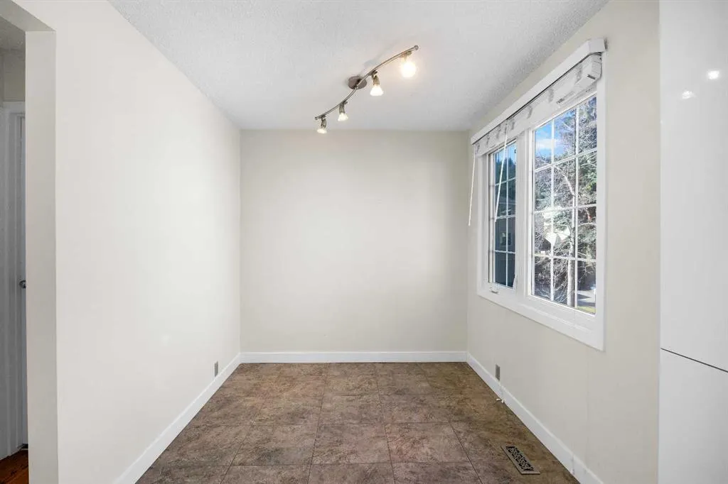 322 Point Mckay Gardens NW
