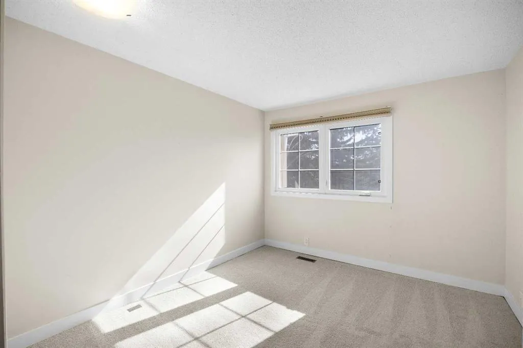 322 Point Mckay Gardens NW