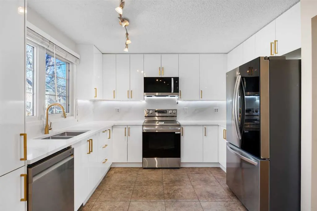 322 Point Mckay Gardens NW