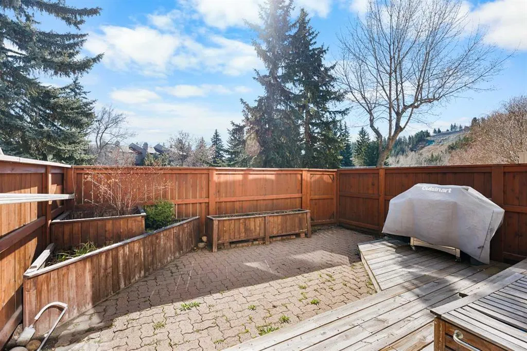 322 Point Mckay Gardens NW